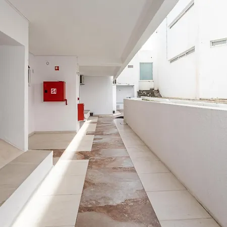 Magna Oura فندق 3*