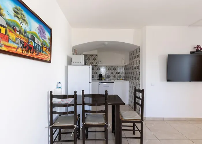 Magna Oura Szálloda 3*